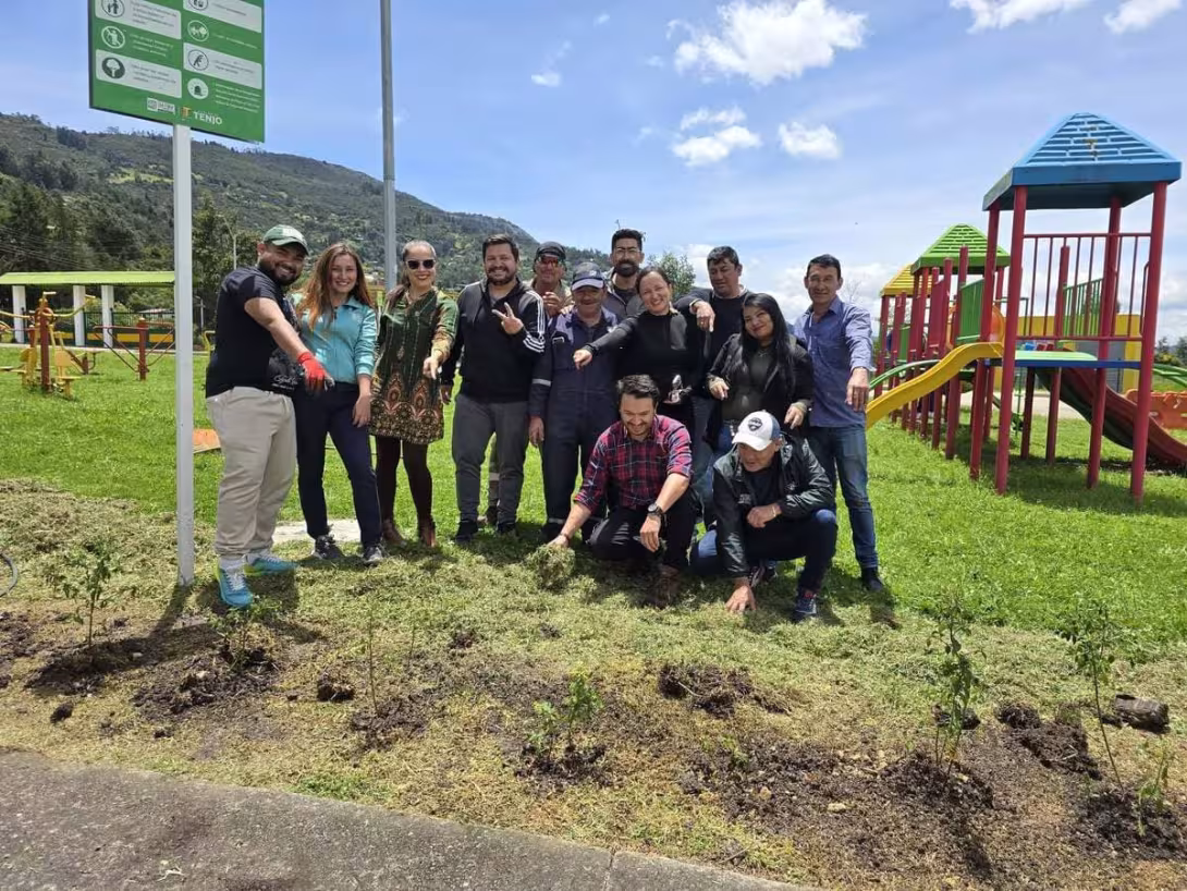 Jornada de siembra fortaleció los espacios verdes del Centro Cultural Nora Matallana
