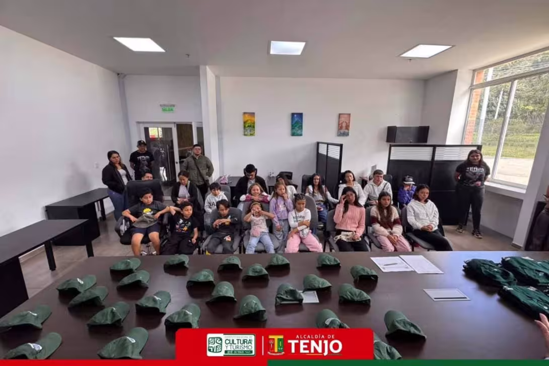 Escuela de Guías del IMCTT recibió nueva dotación para fortalecer su proceso formativo